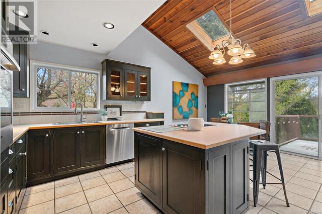 3121 Glen Lake Rd, House detached with 5 bedrooms, 5 bathrooms and 6 parking in Langford BC | Image 14