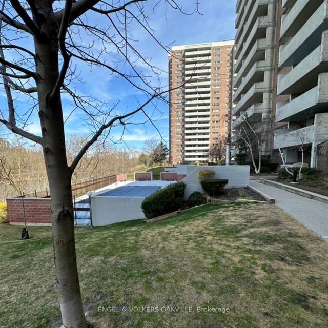 1612 - 260 Scarlett Rd, Condo with 2 bedrooms, 2 bathrooms and 1 parking in Toronto ON | Image 18