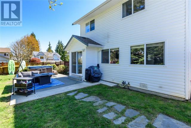 2226 Heron Cres, House detached with 3 bedrooms, 3 bathrooms and 2 parking in Comox BC | Image 37
