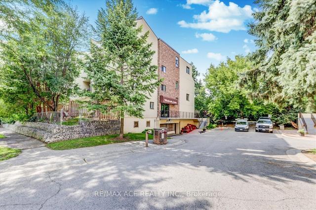 21 - 25 Pebble Bywy, Townhouse with 3 bedrooms, 2 bathrooms and 1 parking in Toronto ON | Image 1