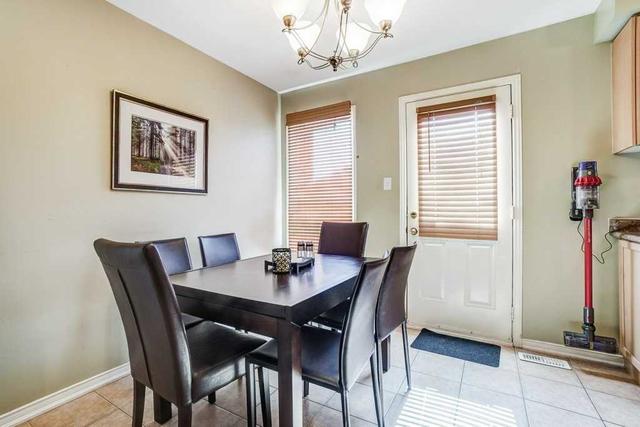 80 Argento Cres, House attached with 3 bedrooms, 3 bathrooms and 2 parking in Vaughan ON | Image 6