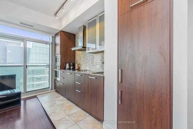 5211 - 14 York St, Condo with 1 bedrooms, 1 bathrooms and 0 parking in Toronto ON | Image 4
