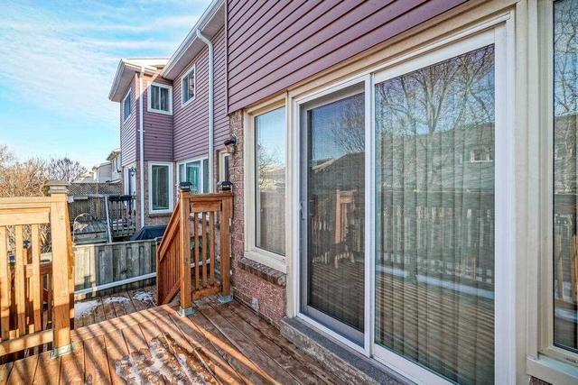 1063 Meadowridge Cres, House attached with 3 bedrooms, 3 bathrooms and 3 parking in Pickering ON | Image 35