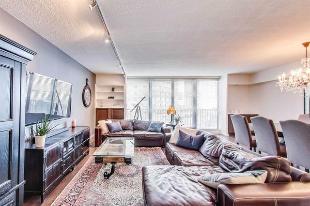 1032 - 33 Harbour Sq, Condo with 2 bedrooms, 2 bathrooms and 1 parking in Toronto ON | Image 12
