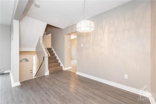 170 Salter Crescent, Townhouse with 3 bedrooms, 2 bathrooms and 1 parking in Ottawa ON | Image 8