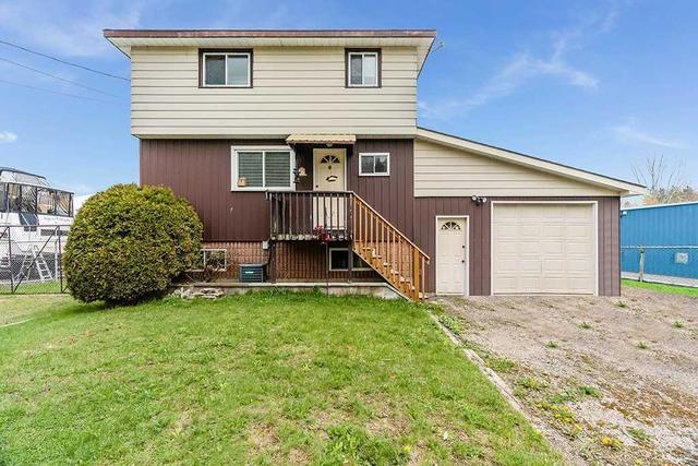 561 Champlain Rd, House detached with 3 bedrooms, 2 bathrooms and 5 parking in Tiny ON | Image 2