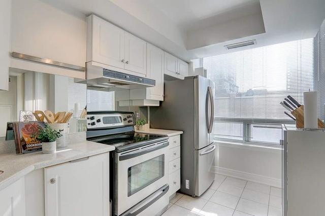312 - 2 Rean Dr, Condo with 2 bedrooms, 2 bathrooms and 1 parking in Toronto ON | Image 3