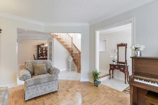 67 Queensbridge Dr, House detached with 4 bedrooms, 4 bathrooms and 2 parking in Vaughan ON | Image 4