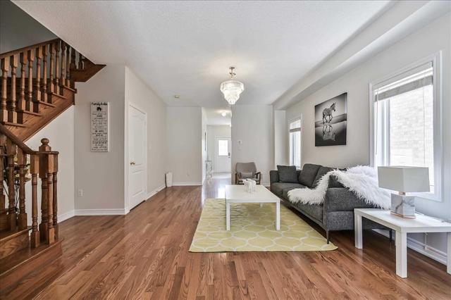 46 Ozner Cres, House semidetached with 4 bedrooms, 4 bathrooms and 2 parking in Vaughan ON | Image 3