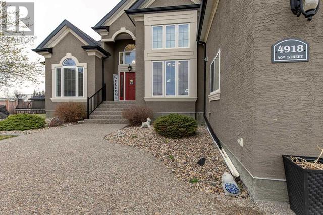 4918 40 Street, House detached with 6 bedrooms, 3 bathrooms and 4 parking in Taber AB | Image 2