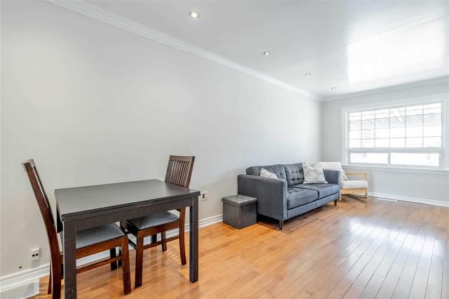 907 Islington Ave, House detached with 2 bedrooms, 2 bathrooms and 6 parking in Toronto ON | Image 3