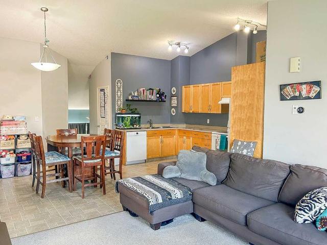 12017 102b Street, Home with 3 bedrooms, 1 bathrooms and 4 parking in Grande Prairie AB | Image 2