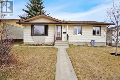 22 Osborne Street, House detached with 4 bedrooms, 1 bathrooms and 2 parking in Red Deer AB | Card Image