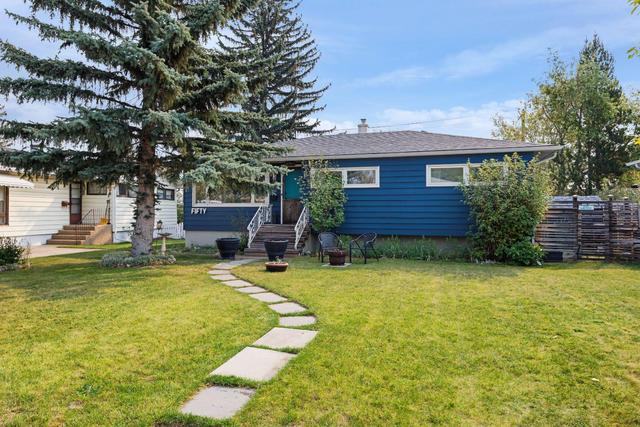 50 Malibou Road Sw, House detached with 4 bedrooms, 1 bathrooms and 2 parking in Calgary AB | Image 2