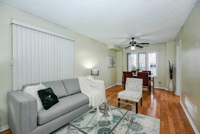 91 Mosley Cres, House detached with 3 bedrooms, 4 bathrooms and 5 parking in Brampton ON | Image 2