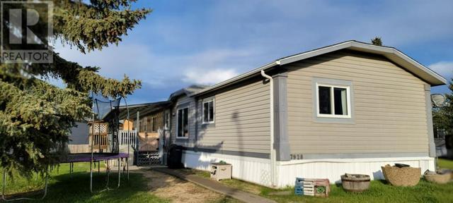 7928 97 Avenue, Home with 3 bedrooms, 2 bathrooms and 2 parking in Peace River AB | Card Image