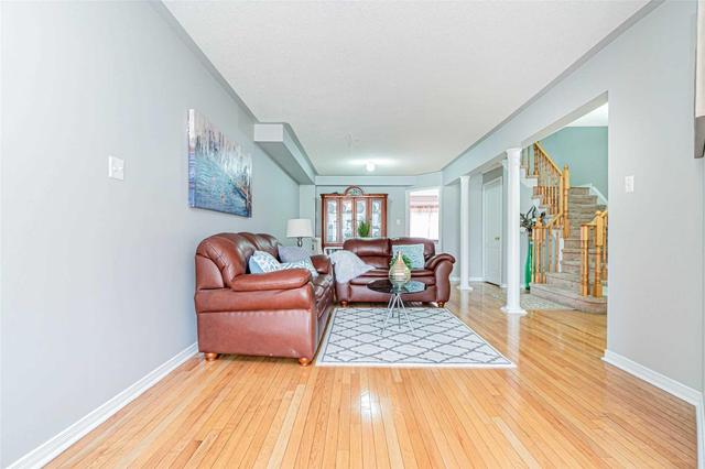 242 Albright Rd, House attached with 3 bedrooms, 4 bathrooms and 2 parking in Brampton ON | Image 3