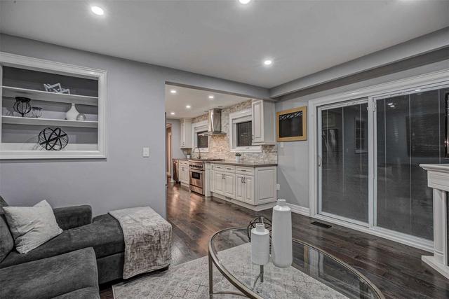 14 Sherin Crt, House detached with 4 bedrooms, 3 bathrooms and 6 parking in Toronto ON | Image 13