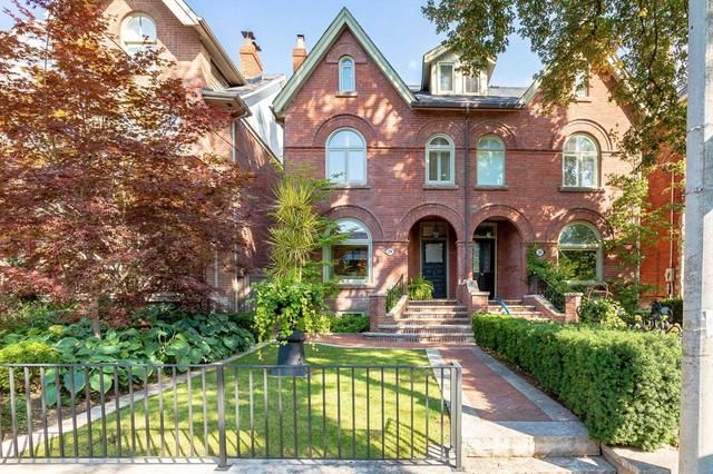 28 Farnham Ave, House semidetached with 3 bedrooms, 4 bathrooms and 2 parking in Toronto ON | Image 1