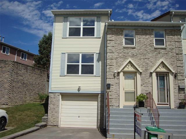 77 Morley Cres, Townhouse with 3 bedrooms, 2 bathrooms and 1 parking in Brampton ON | Image 2