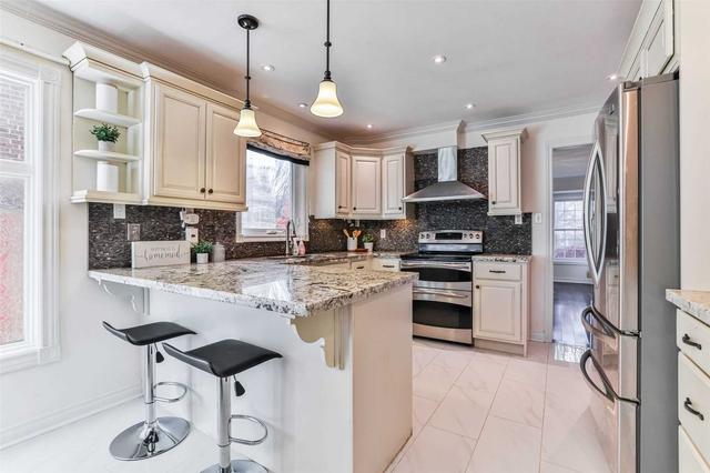 63 Harmony Hill Cres, House detached with 4 bedrooms, 4 bathrooms and 6 parking in Richmond Hill ON | Image 5