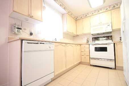 40 Bighorn Cres, House detached with 3 bedrooms, 3 bathrooms and 5 parking in Brampton ON | Image 2