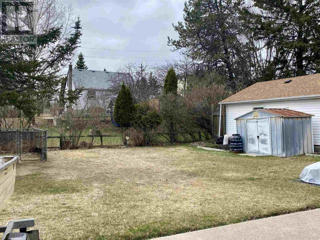 394 Royal St, House detached with 4 bedrooms, 1 bathrooms and null parking in Thunder Bay ON | Image 3