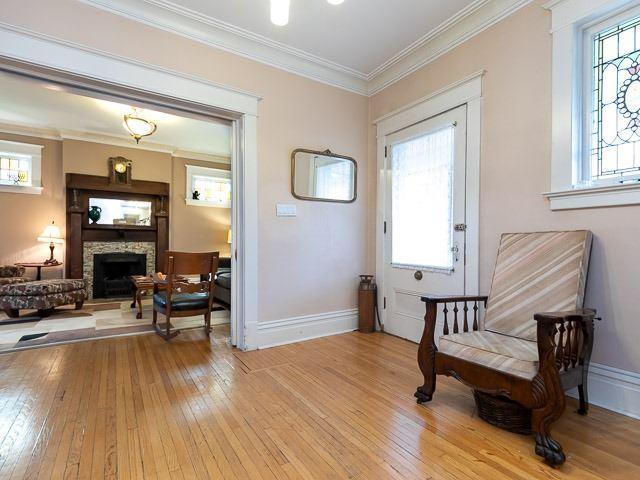 124 Rosemount Ave, House detached with 5 bedrooms, 3 bathrooms and 6 parking in Toronto ON | Image 5