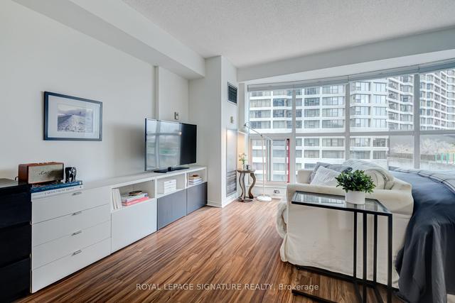 903 - 77 Harbour Sq, Condo with 0 bedrooms, 1 bathrooms and 1 parking in Toronto ON | Image 20