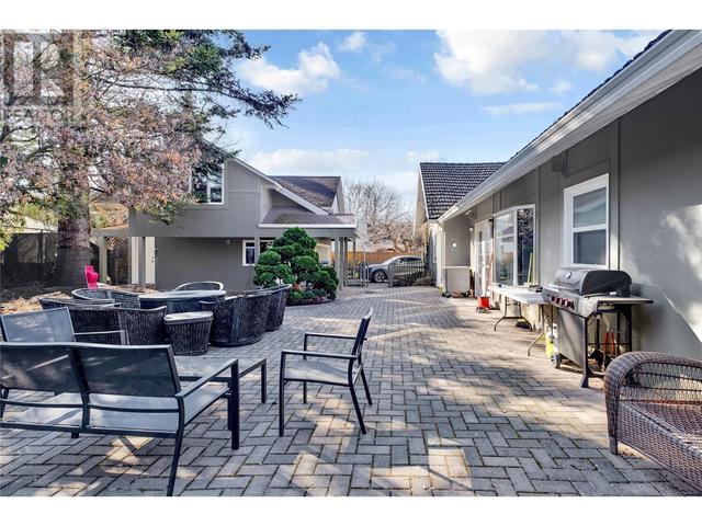 2065 Long Street, House detached with 3 bedrooms, 3 bathrooms and 12 parking in Kelowna BC | Image 7