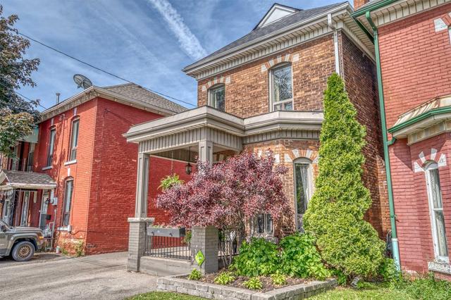 241 West Ave N, House detached with 3 bedrooms, 2 bathrooms and 5 parking in Hamilton ON | Image 2