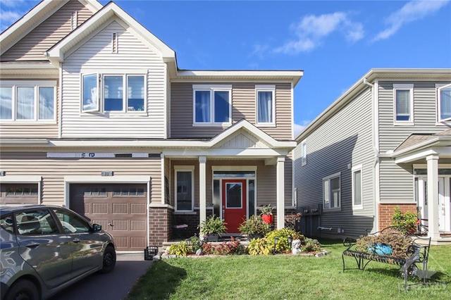 18 Darvoy Mews, Townhouse with 3 bedrooms, 3 bathrooms and 2 parking in Ottawa ON | Image 1