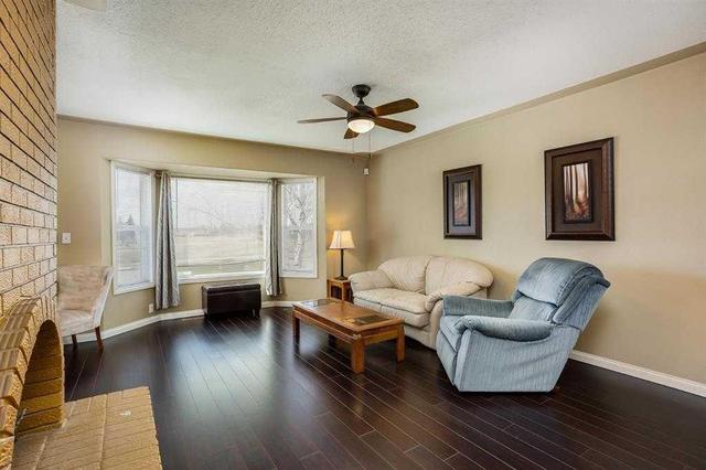 3704 28 Street Se, House detached with 4 bedrooms, 2 bathrooms and 2 parking in Calgary AB | Image 4