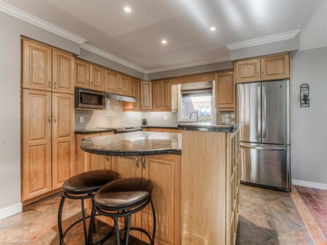 102 Queen Charlotte Crescent, House detached with 3 bedrooms, 2 bathrooms and 4 parking in Kitchener ON | Image 4