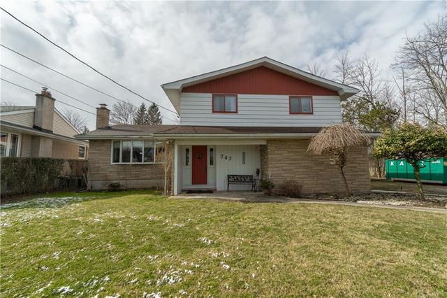 747 Winston Road, House detached with 3 bedrooms, 1 bathrooms and 1 parking in Grimsby ON | Image 1