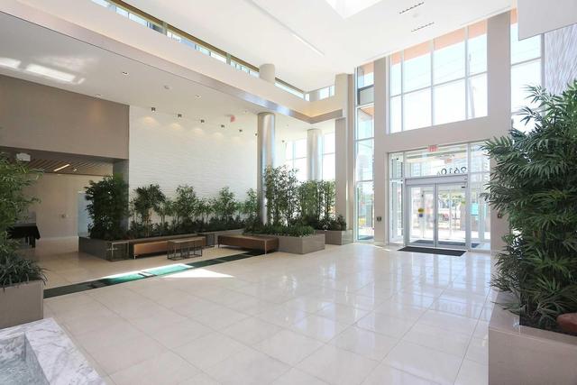 909 - 9600 Yonge St, Condo with 1 bedrooms, 1 bathrooms and 1 parking in Richmond Hill ON | Image 2