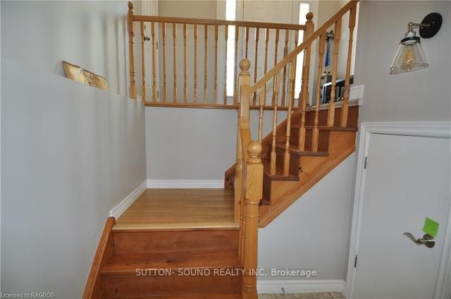 1192 14th Ave E, House detached with 1 bedrooms, 2 bathrooms and 3 parking in Owen Sound ON | Image 4