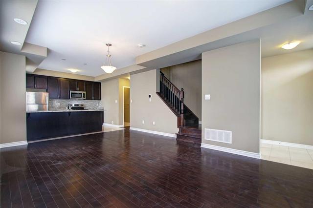 10 - 35 Heron Park Pl, Townhouse with 3 bedrooms, 3 bathrooms and 2 parking in Toronto ON | Image 6