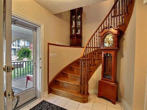 19 Pine St, House detached with 4 bedrooms, 3 bathrooms and 4 parking in St. Catharines ON | Image 4