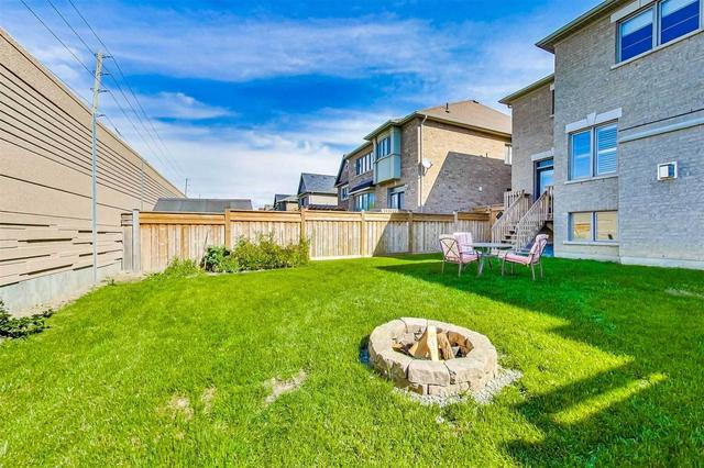 686 Mcgregor Farm Tr, House detached with 4 bedrooms, 3 bathrooms and 6 parking in Newmarket ON | Image 29