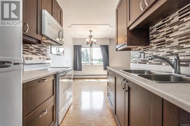 129 - 1680 Poplar Ave, Condo with 2 bedrooms, 1 bathrooms and 1 parking in Saanich BC | Image 5
