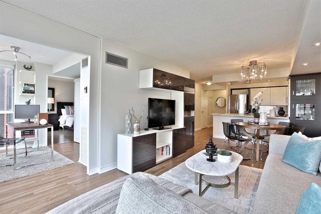 522 - 801 King St W, Condo with 2 bedrooms, 2 bathrooms and 1 parking in Toronto ON | Image 2