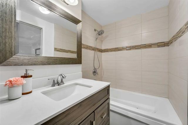 7183 Corrine Cres, House detached with 3 bedrooms, 3 bathrooms and 3 parking in Mississauga ON | Image 13