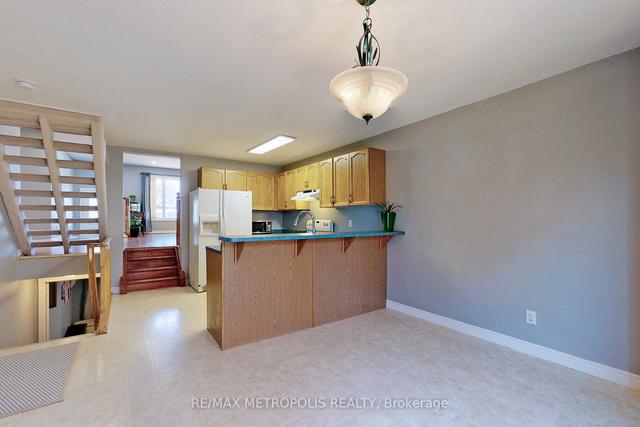 73 Downing Cres, House attached with 3 bedrooms, 3 bathrooms and 3 parking in Barrie ON | Image 3