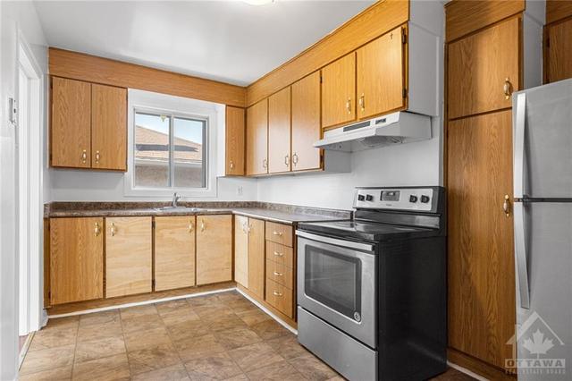 1187 Dorchester Avenue, Condo with 3 bedrooms, 1 bathrooms and 1 parking in Ottawa ON | Image 7