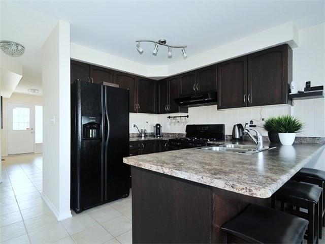30 Oceanpearl Cres, House detached with 3 bedrooms, 3 bathrooms and 3 parking in Whitby ON | Image 6