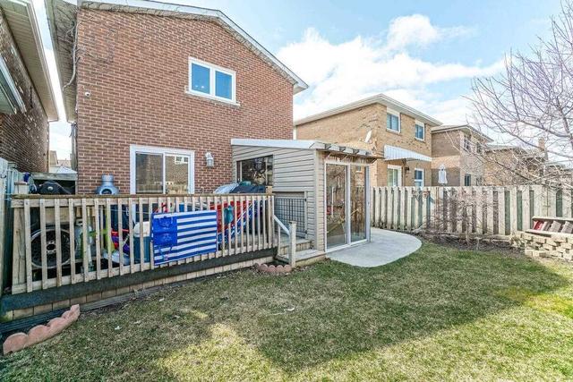 35 Langston Dr, House detached with 3 bedrooms, 3 bathrooms and 4 parking in Brampton ON | Image 25