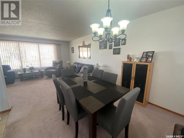114 3rd Avenue E, House detached with 3 bedrooms, 2 bathrooms and null parking in Gravelbourg SK | Image 6