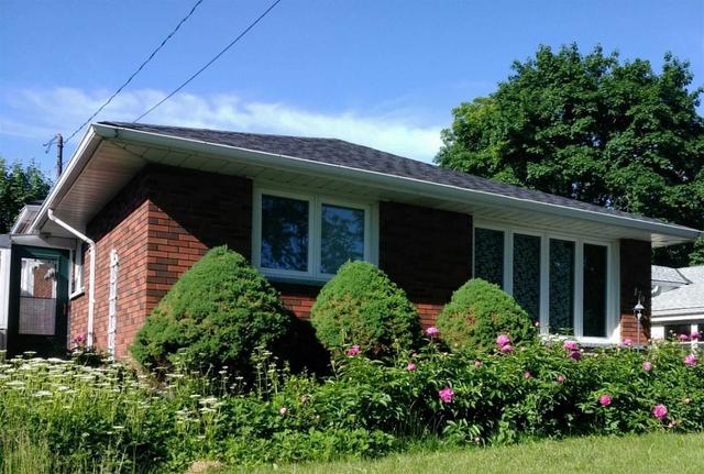 179 Mohawk Rd W, House detached with 3 bedrooms, 2 bathrooms and 6 parking in Hamilton ON | Image 2