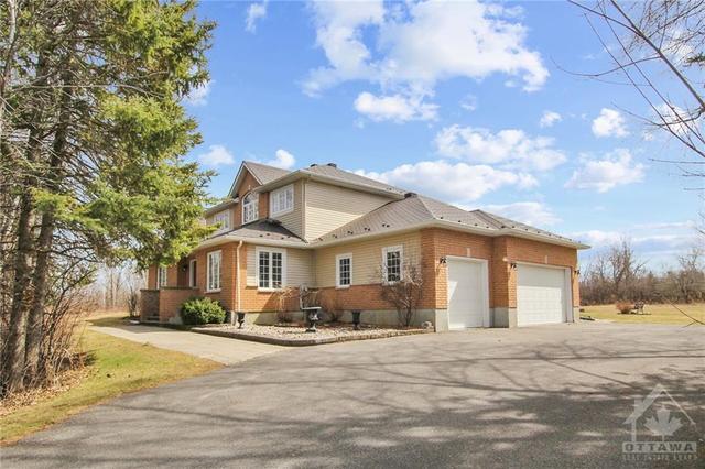 164 Wilbert Cox Drive, House detached with 4 bedrooms, 3 bathrooms and 10 parking in Ottawa ON | Image 1